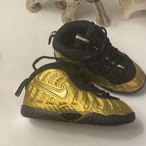 Nike Posite Foams Metallic Gold